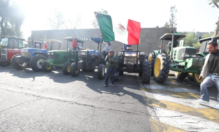 Avanza-en-San-Lazaro-Ley-de-Aguas-y-tractores-protestan-afuera-foto-comunicacion-Diputados-1-1160x700-1