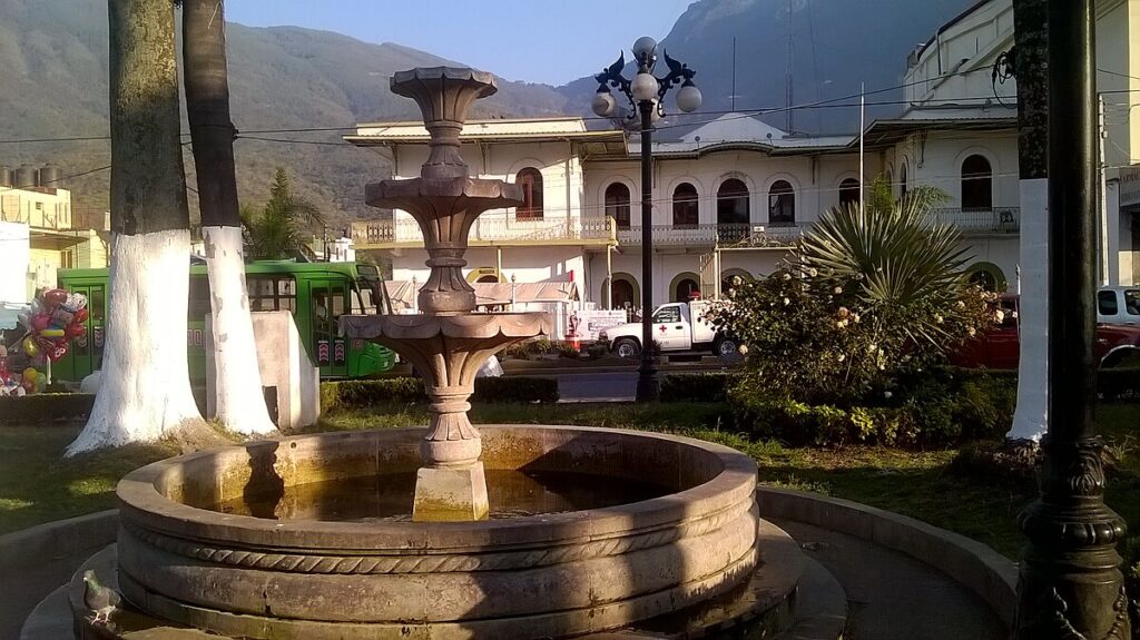 Fontain_in_the_Hidalgo_Park_in_Mendoza_City,_Veracruz